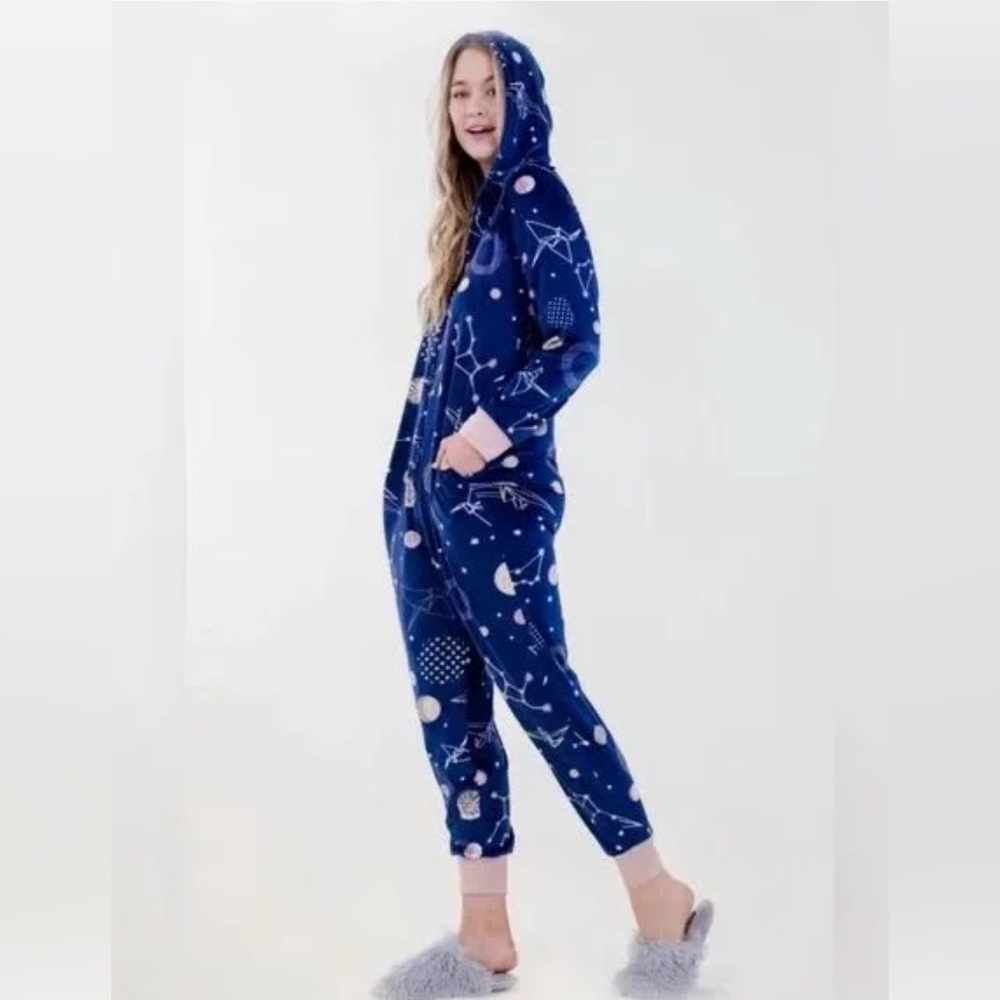 NWT Hale Bob Hooded Onsie